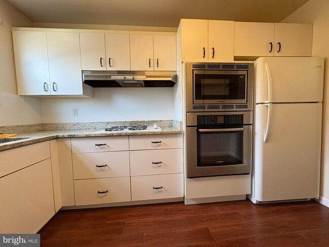 Foto del edificio - 6317 Pearce Ave