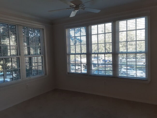 Foto del edificio - Annual unfurnished 2/2 condo in luxury development near Legacy Trail and Siesta Key.