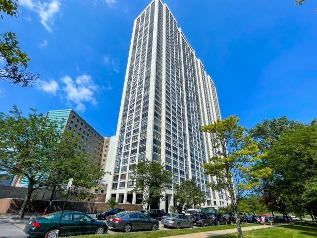 Building Photo - 2800 N Lake Shore Dr