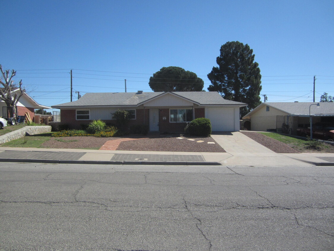 Primary Photo - 512 De Leon Dr