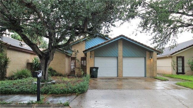 Building Photo - 2125 Sabinal St