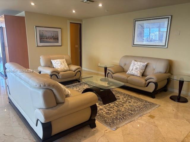 Building Photo - 100 Lincoln Rd