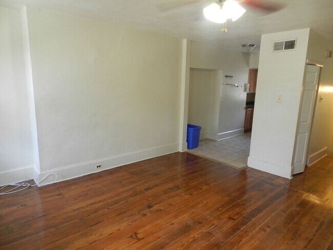 Building Photo - 511 S 15th St