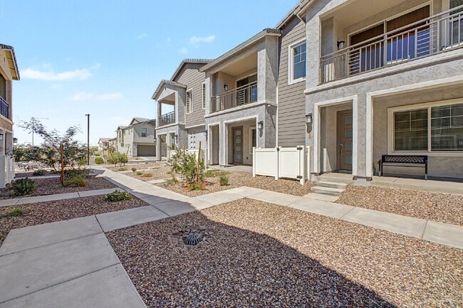 Building Photo - Live the Hawes Crossing Lifestyle – Pool, Pickleball & More! Internet included in the rent!