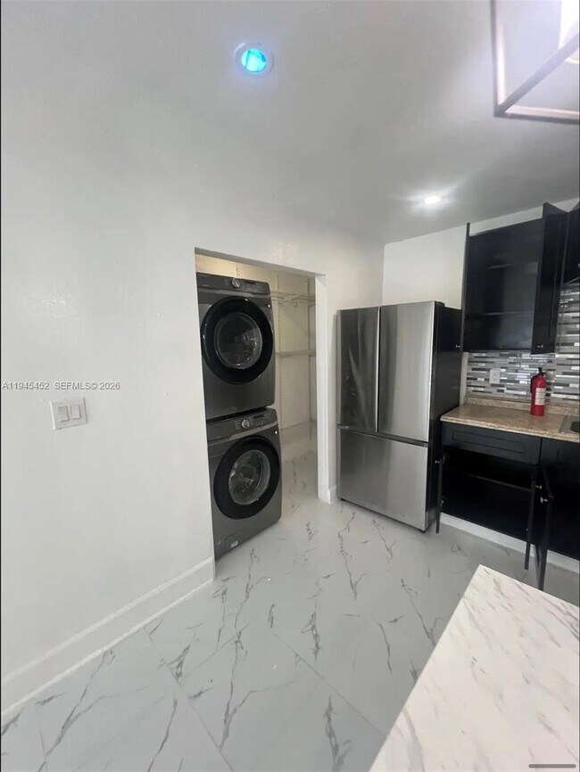 Building Photo - 3400 SW 40th Ave