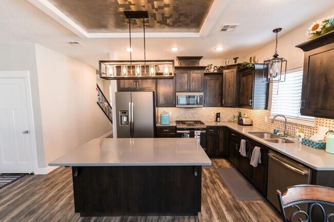 Foto del edificio - 4 Bed - 2.5 Bath Single Family Home Cimarr...
