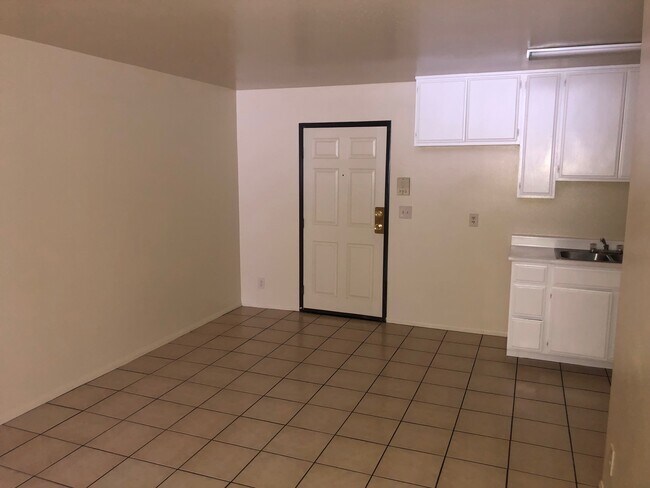 Building Photo - 13740 Vanowen St