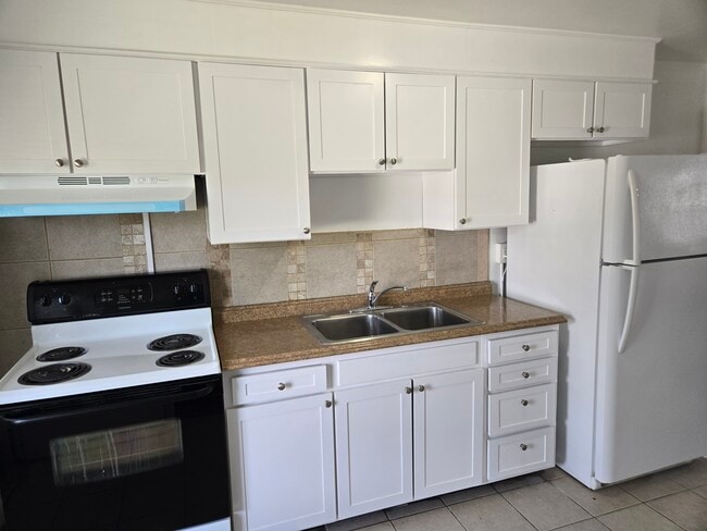 Building Photo - 3518 Elmora Ave