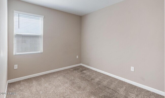 Foto del edificio - 10622 S 52nd Ln