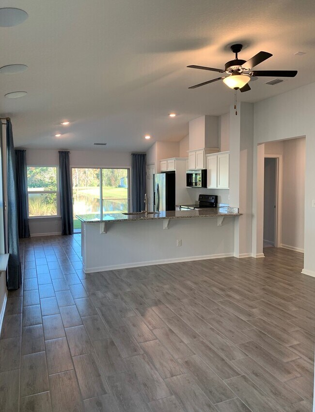 Building Photo - Stunning 3 Bed/2 Bath Home with Attached G...
