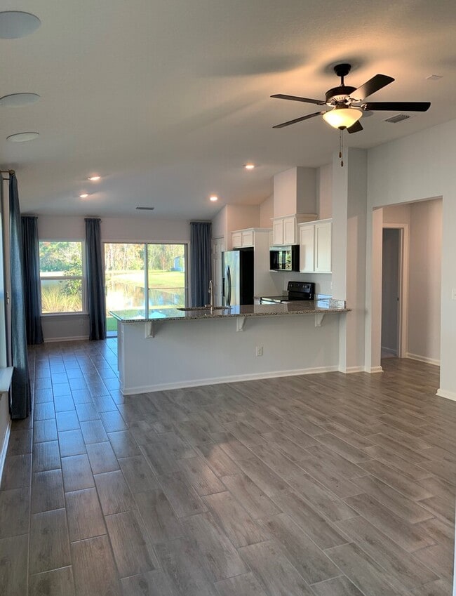 Foto del edificio - Stunning 3 Bed/2 Bath Home with Attached G...