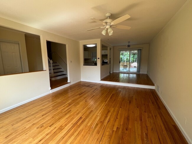 Building Photo - 2368 Hawthorne Dr