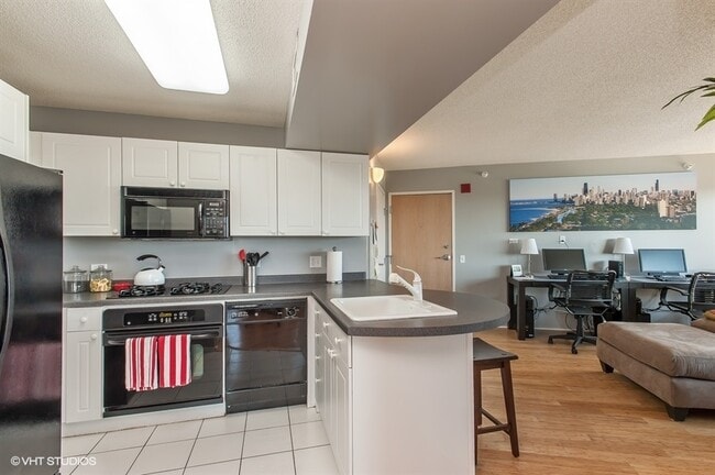 Foto del edificio - 1720 Maple Ave