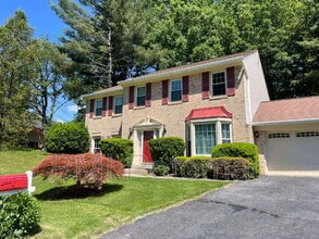 Building Photo - 1917 Agate Dr