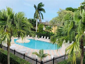 Building Photo - 5162 NE 6th Ave