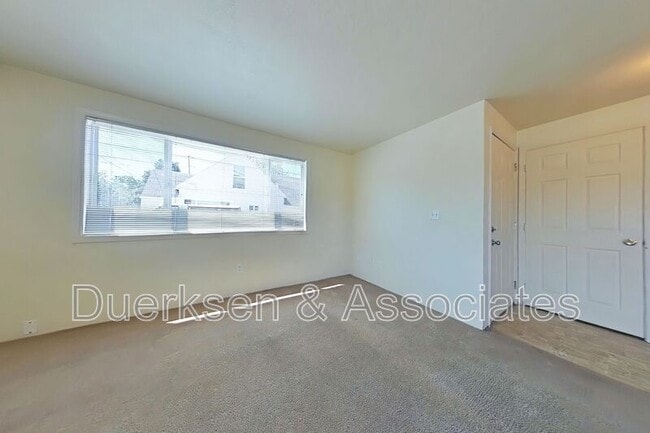 Building Photo - 1970 NW Kings Pl