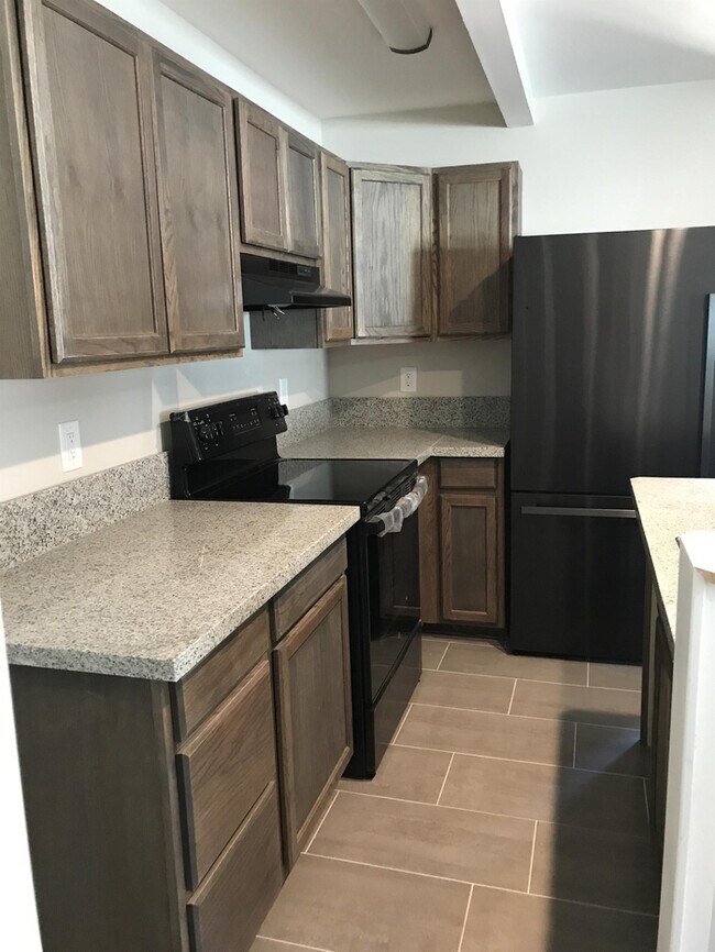 Foto del edificio - Beautiful 4 bedroom 2.5 bath townhome