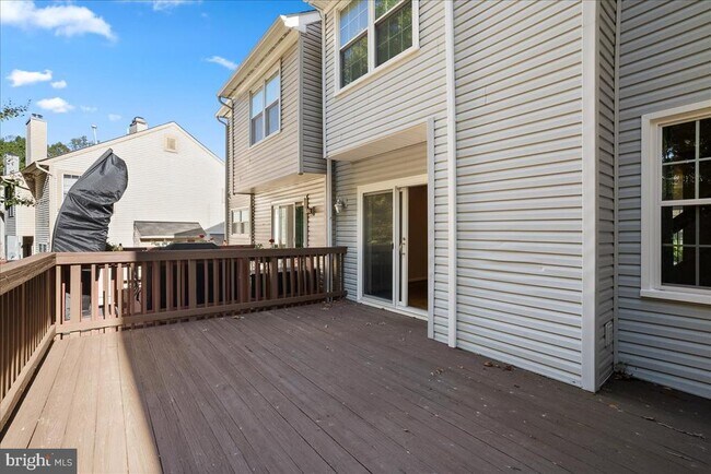 Foto del edificio - 8316 Linden Oaks Ct