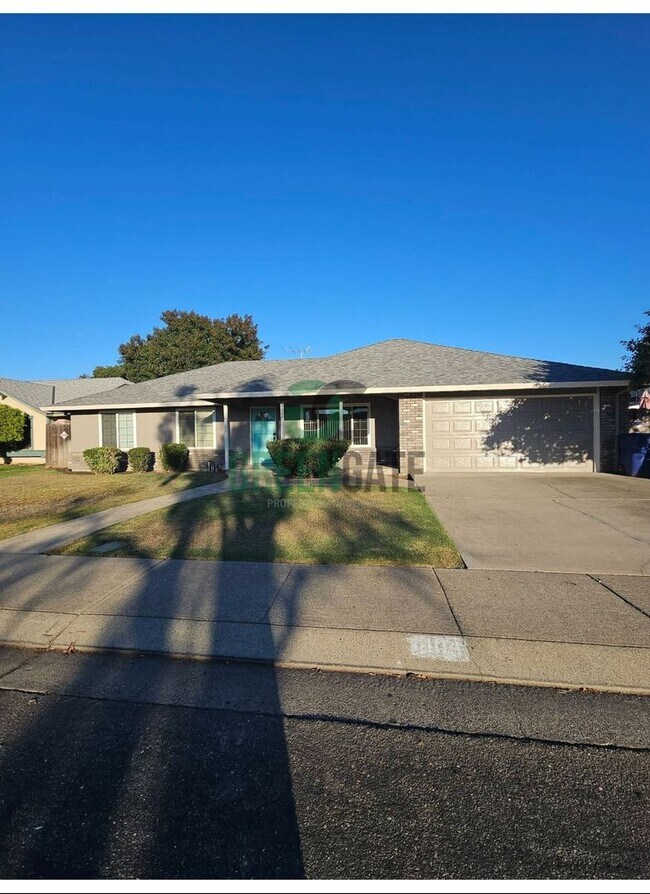 Foto del edificio - Beautiful 3 BEDROOM 2 BATH HOME IN MODESTO...