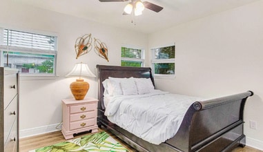 Building Photo - 814 W Gonzalez St