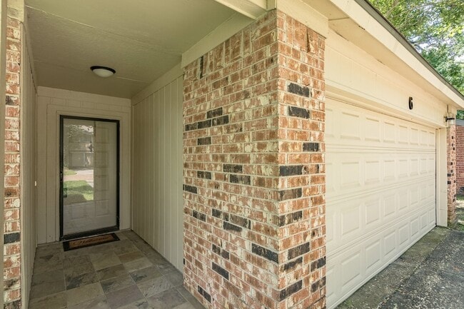 Building Photo - 6 Basal Briar Ct