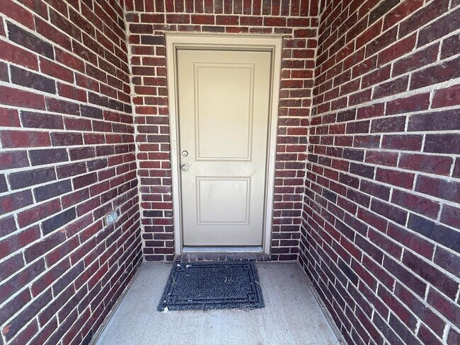 Foto del edificio - 65 Maverick Dr