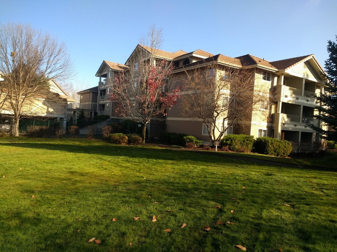 639 N Riverpoint Blvd, Spokane, WA 99202 Condo for Rent in Spokane, WA