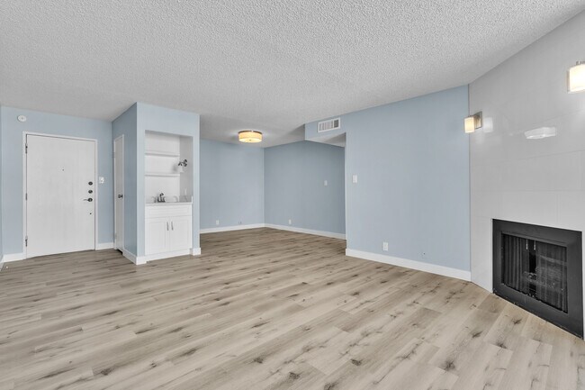 Foto del edificio - 725 N Royal Crest Cir