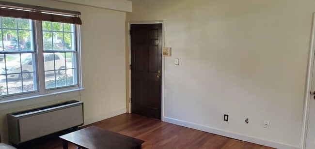 Building Photo - 310 Ashby St