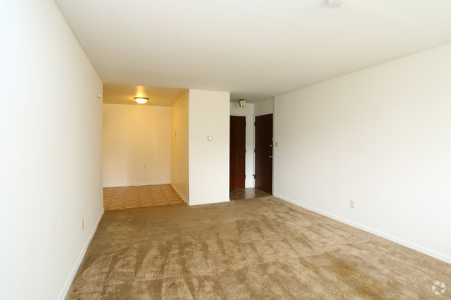 1HAB, 1BA - Sala de estar - St. Charles Place Apartments