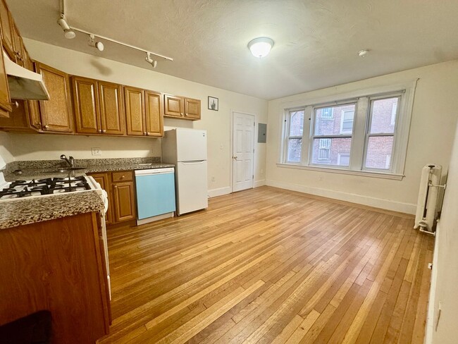 Photo - One Bedroom with Heat on GL-B Comm Ave Bri... Apartment
