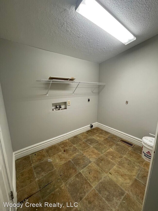 Building Photo - 2 br, 1 bath House - 2412 Brice St
