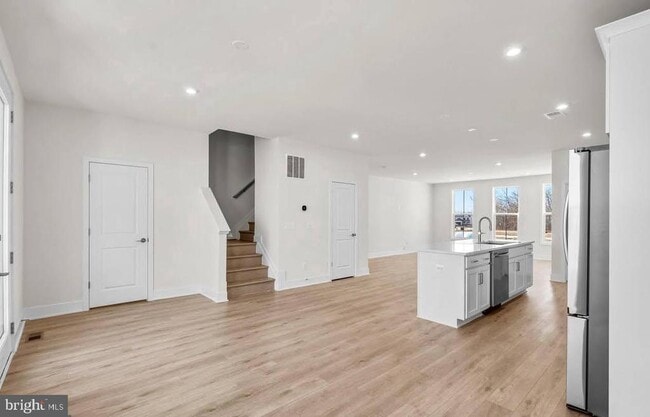 Building Photo - 131 Heyford Dr