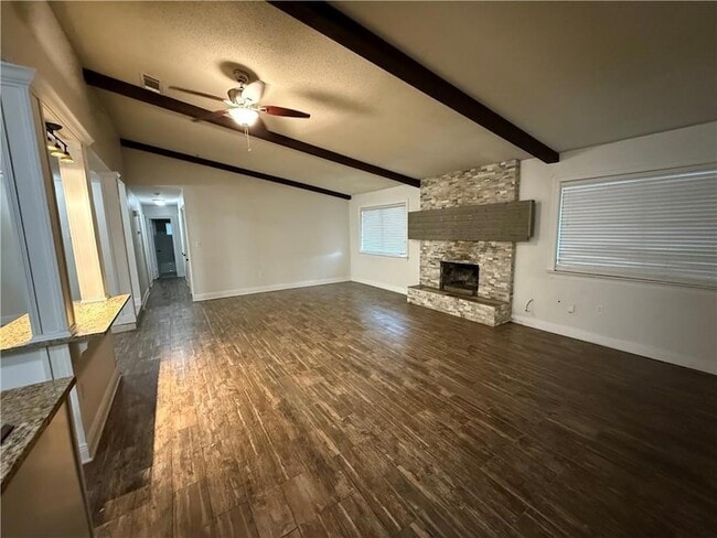 Building Photo - 306 Clover Dr