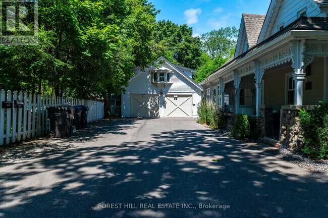 Photo du bâtiment - 1207 Lorne Park Rd