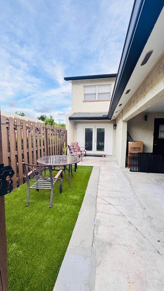 Foto del edificio - 600 Waverly Ln