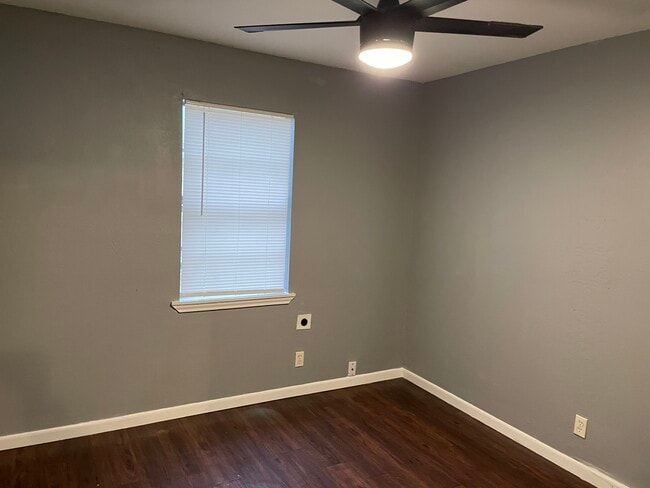 Foto del edificio - 1313 E Harrison St