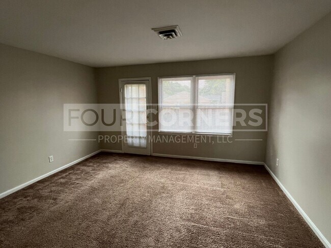 Foto del edificio - Spacious 2 Bedroom 1.5 Bath Townhome