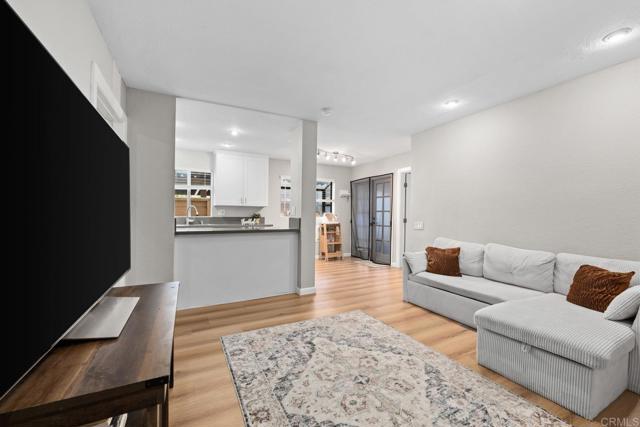 Foto del edificio - 3140 Midway Dr