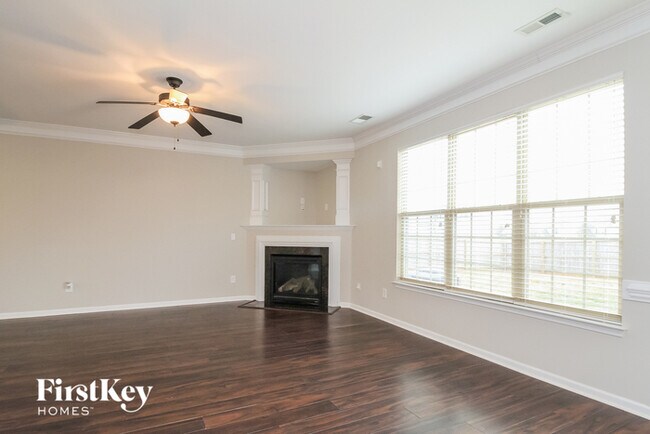 Building Photo - 105 Tannin Way