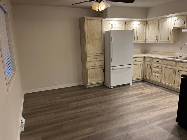 Building Photo - 832 Hamilton St