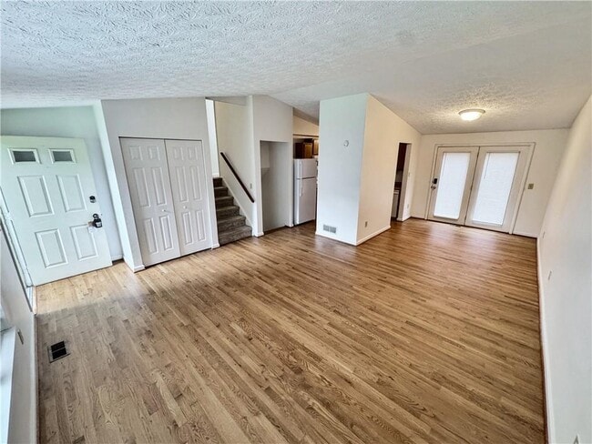 Foto del edificio - 100 Roswell Farms Ct