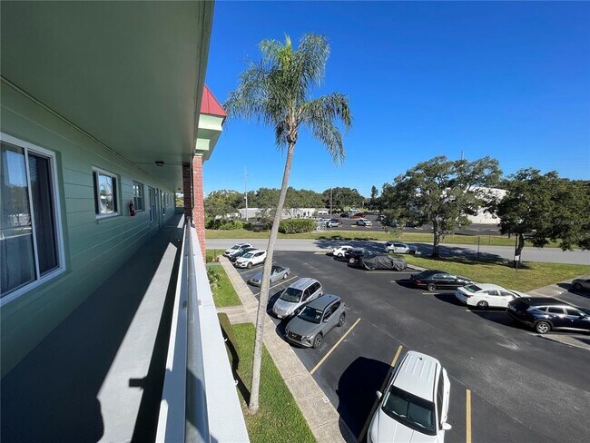 Foto del edificio - 2359 Finlandia Ln