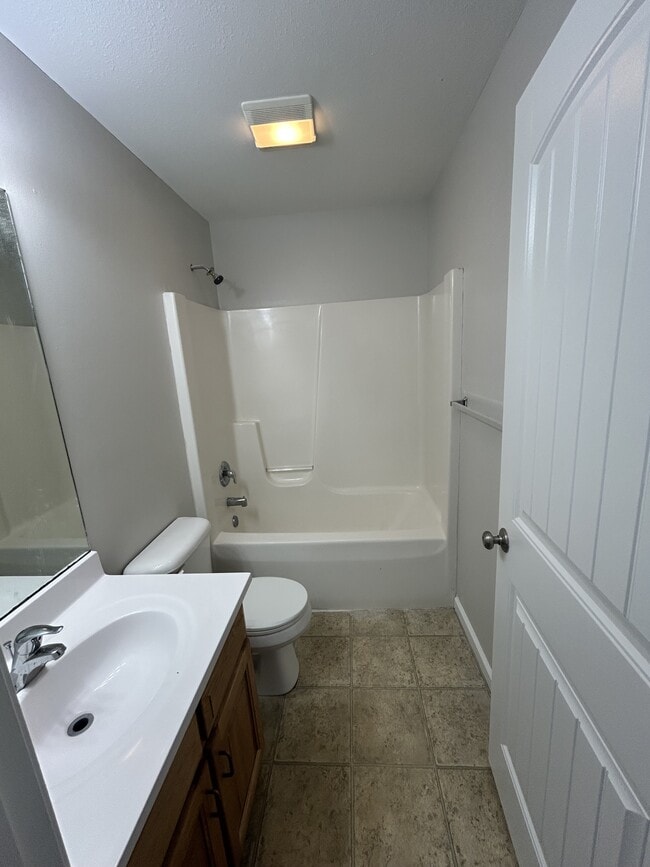 Building Photo - 3431 Stoneway Ct