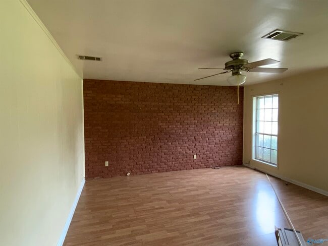 Building Photo - 3310 Village Dr SW