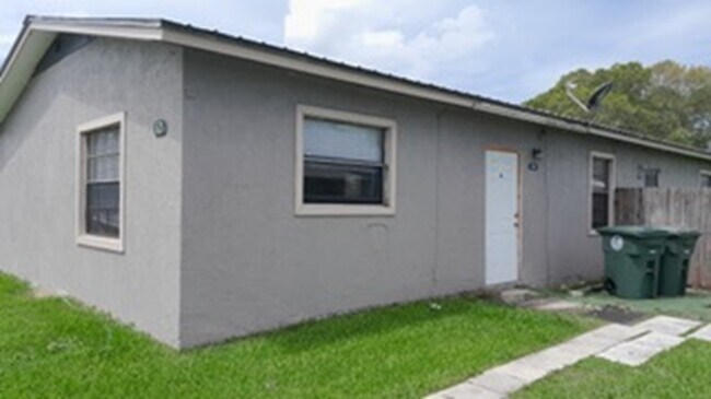 Building Photo - 215 Prewitt Vlg