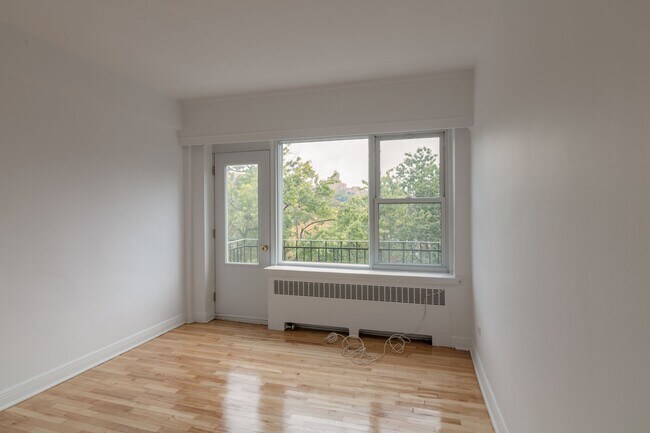 Photo du bâtiment - 10 Av. Rosemount