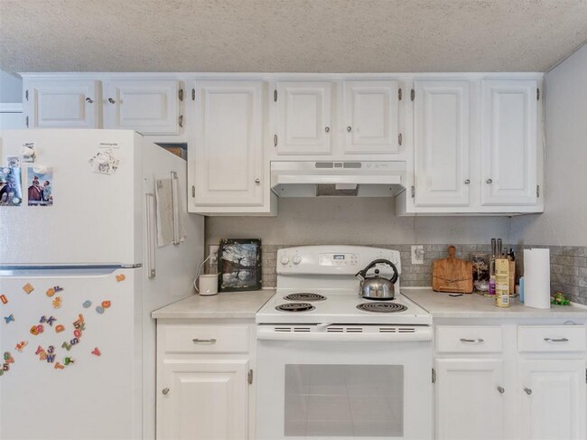 Foto del edificio - 6916 Woodlake Dr