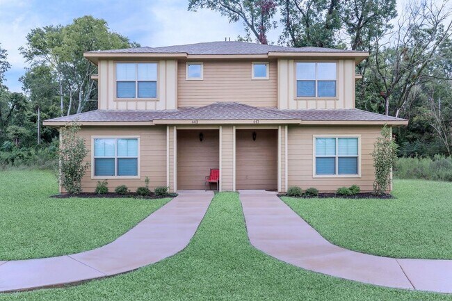Building Photo - 462 Austin Ln