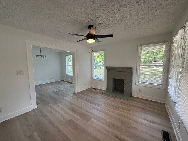 Foto del edificio - Space, Style & Location—All Under One Roof—For $1250 a Month